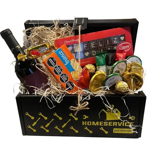 Caja de herramientas con chocolates y vino 